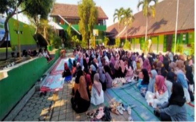 PERINGATAN MAULID NABI MUHAMMAD SAW DI SMPN 2 KANDANGAN